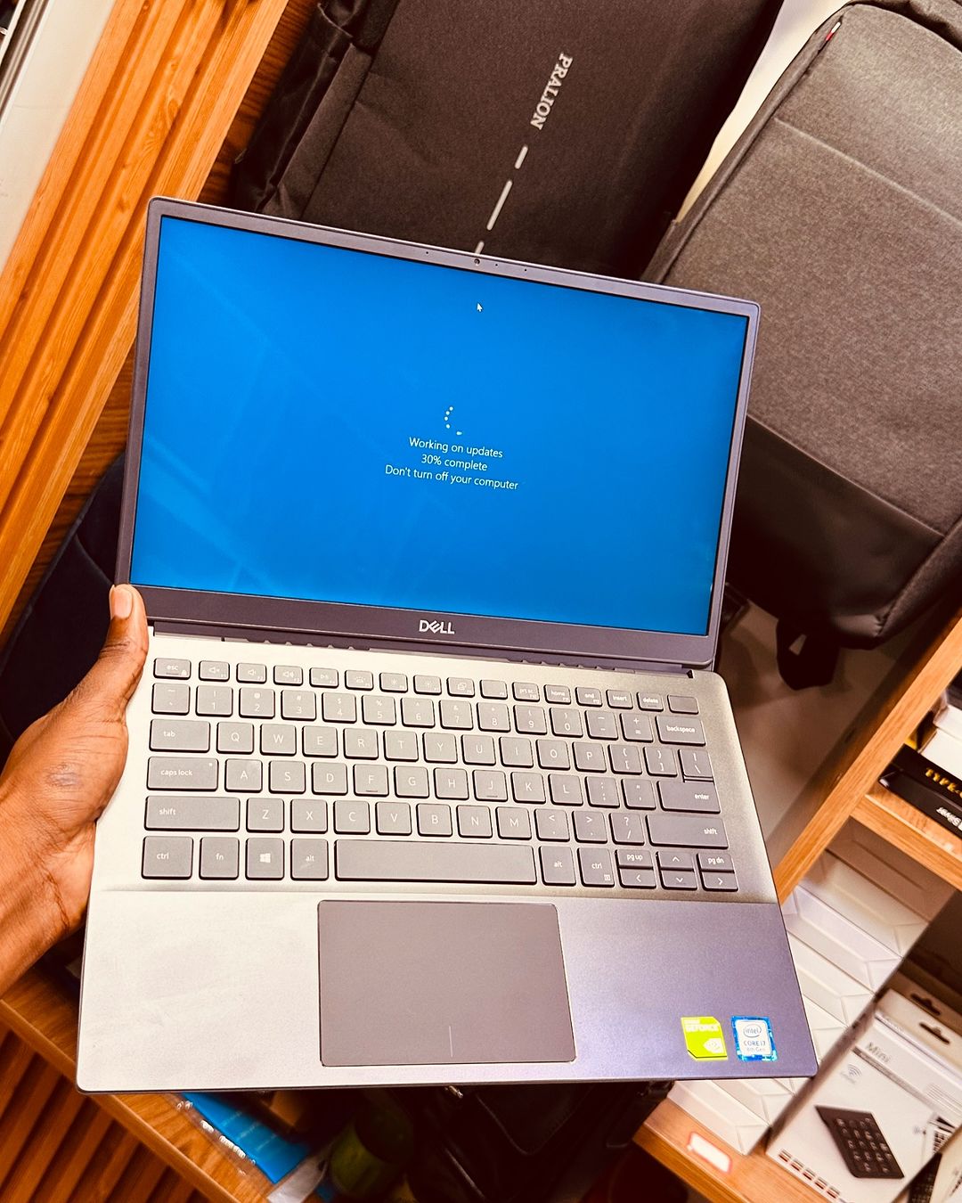 Takeer - DELL VOSTRO 5390
GRAPHICS LAPTOP 
SLIM LAPTOP 

Core i7…8th generation 
Ram : 8GB 
Storage SSD : 256GB 

NVIDIA GEFORCE MX 250
GRAPHICS: 2GB
Total ...