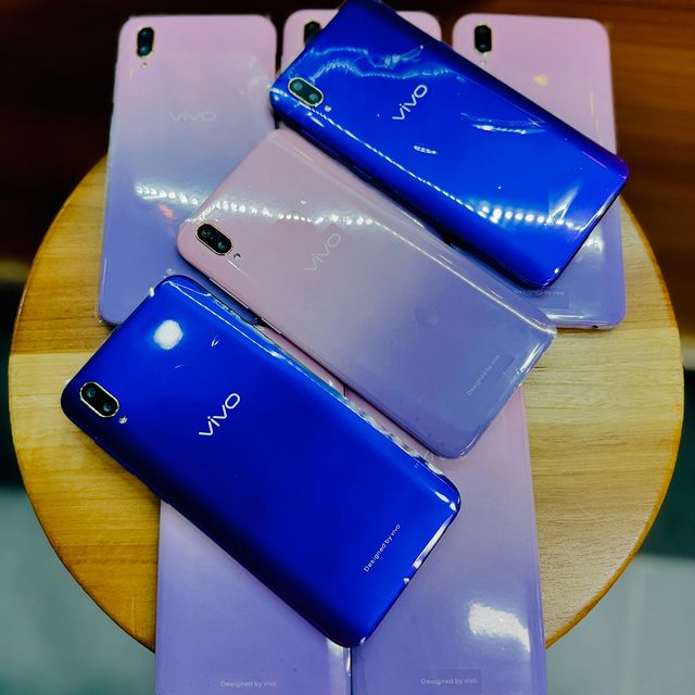 Takeer - ZIMESHUKA BEI!!!

VIVO Y97

Storage: 256gb
Ram: 8
Battery 🔋:3315mAh
Camera🔥: 16MP
Laini mbili(2Sim cards)✅
Condition: used abroad clean 🧽

PRICE...