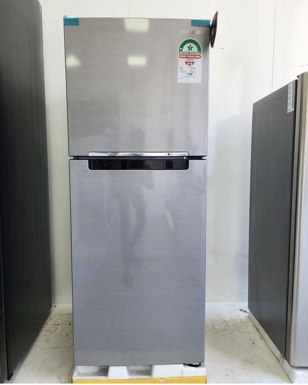 Takeer - SAMSUNG REFRIGERATOR 

MODEL : RT26

UJAZO: LITA 208L
Bei Tshs 1,070,000

Call or WhatsApp 

Hii ni new model kutoka samsung ambayo ina warrant ya ...