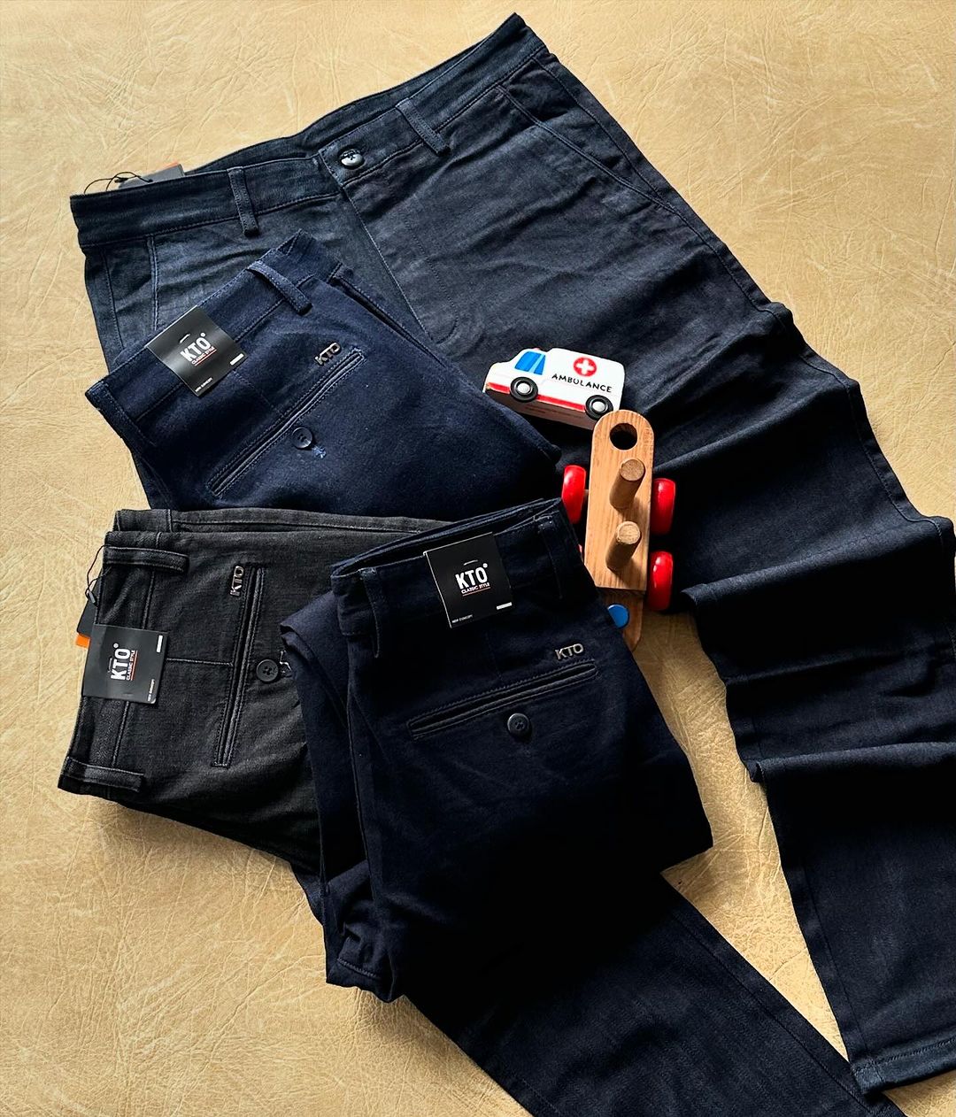 Takeer - •Staff jeans kali quality sana🤗
•Size 30 hadi 38
•Bei yake ni 25,000/= TU😋
•WhatsApp/📞 📍K/Koo, mtaa wa MUHONDA na MANYEMA bango limeandikwa ANO...