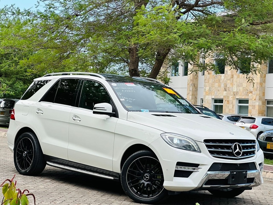 Takeer - •Bei/Price 129M🔥
•Contact •Mercedes Benz ML 350D
•AMG sports package 🔥
•Year: 2013/15
•Cc: 3.5
•Fuel: Diesel 
•Mileage: 71,000km
•New tyres & Spo...