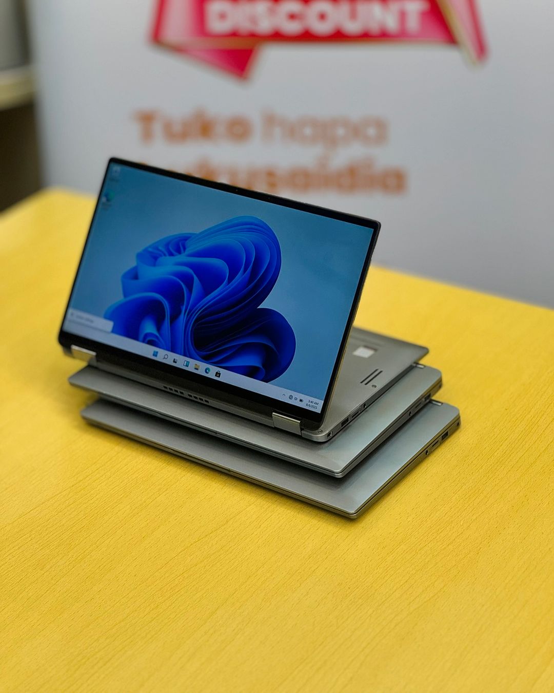 Takeer - Dell latitude 7400 2 in 1 

Price Tsh 1,350,000/= only
__________________________________________

✅free bag 💼 
✅free wireless mouse 
✅free softwa...