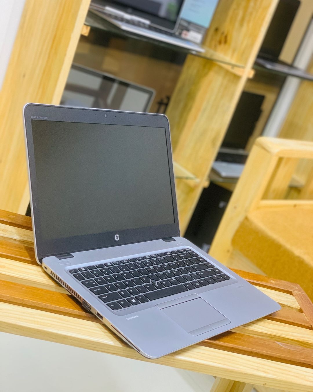 Takeer - HP elitebook Mt42
AMD processor AMD A8
With 10 computer Cores 
Processor speed 1.6GHz

Memory  Ram 4gb
Storage  Hdd 500gb
Used laptop Frome Dubai 
...