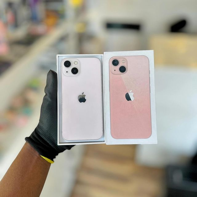 Takeer - IPHONE 13 PLAIN
 128GB BATTERY HEALTH 100%
 FACE iD & TRUE TONE
Tsh 1,250,000/=

Tupigie simu 
Tupo jengo la China plaza kariakoo floor ya kwanza D...