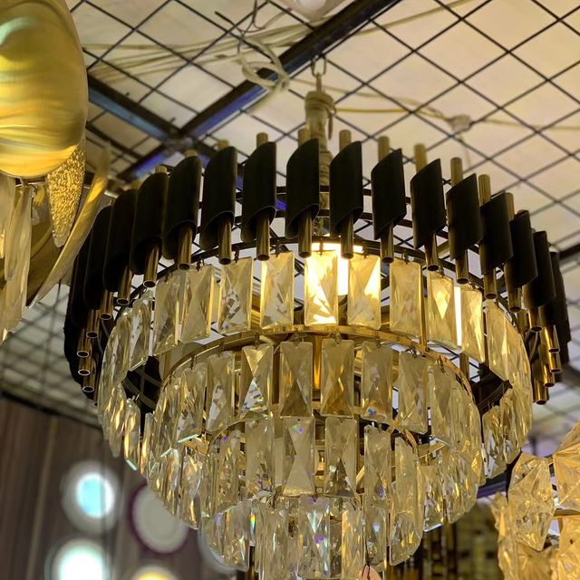 Takeer - Crystal Chandelier Ceiling light ( Inatumia bulb ) Available  

• Taa hii Unafunga Sebureni, Chumbani, Dining room, Ofisini, Dukani, Restaurant, Sa...