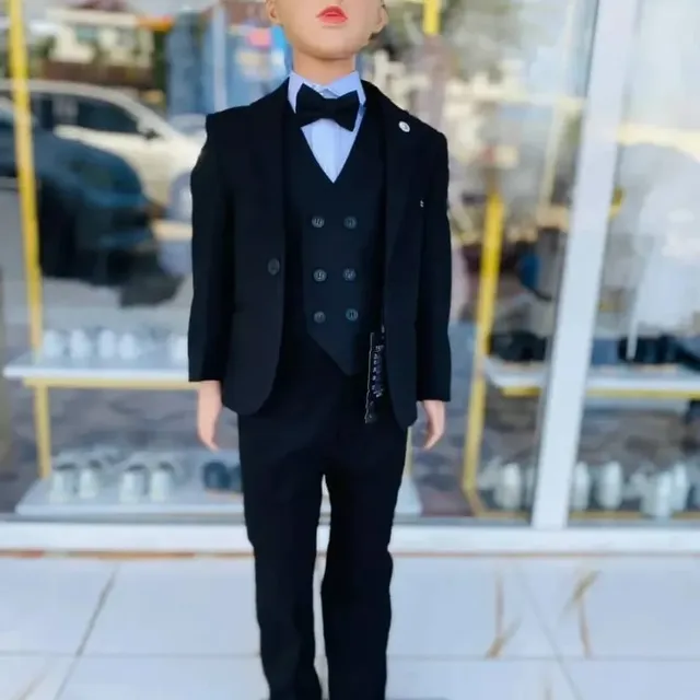 Takeer - Suit Kali zipo
Age 1-12 years 
Color black na dark blue 
At Sinza Mapambano 
Tunafanya delivery popote 
Whatsapp/Call/Text 