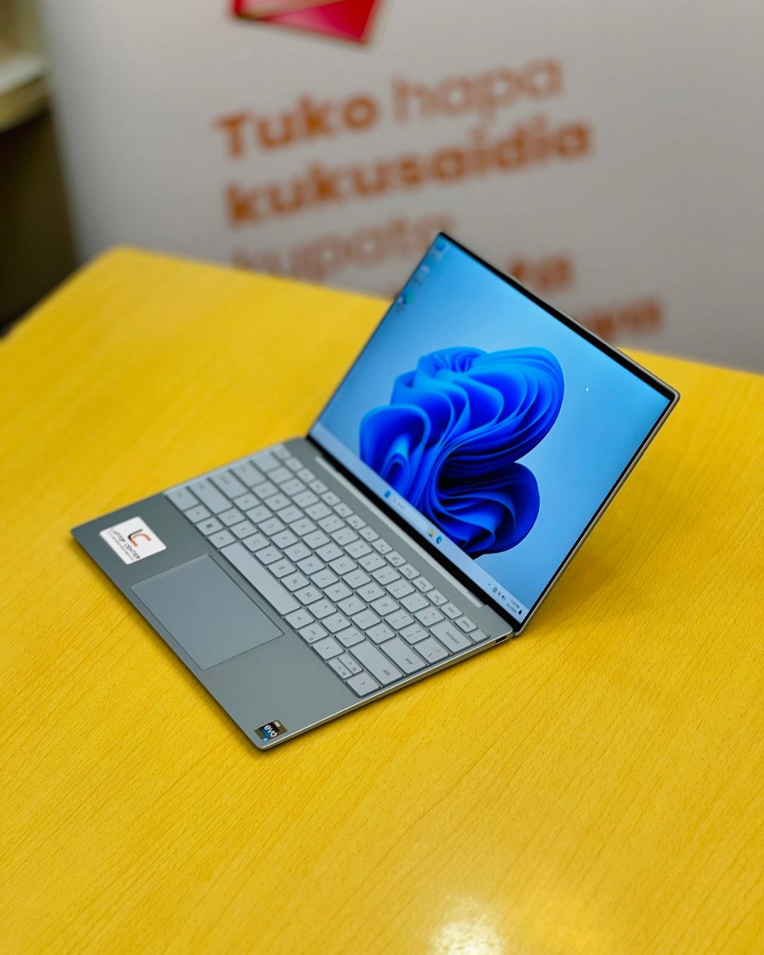 Takeer - Dell Xps 13 9315

price Tsh 3,500,000/= only

✅free bag 💼 
✅free wireless mouse 
✅free software installation 
✅free delivery in dar es salaam 

Co...