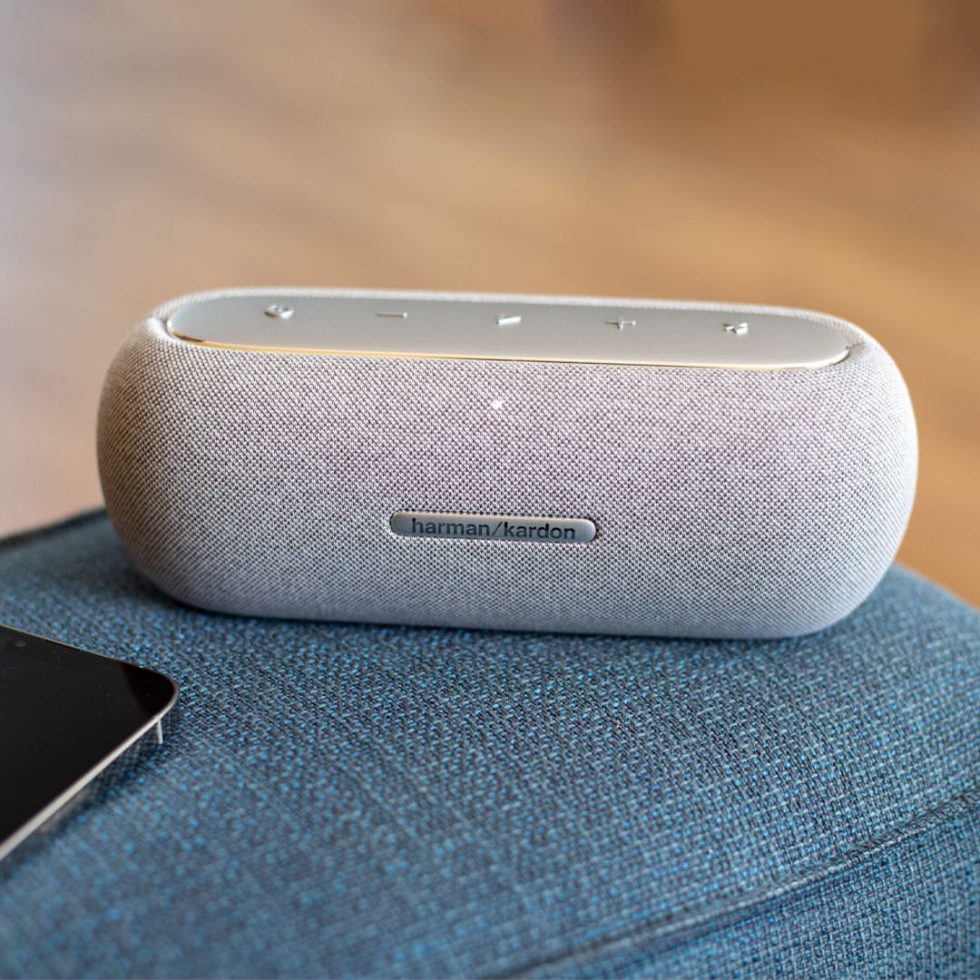 Takeer - Harman Kardon Luna Speaker - Elegant portable Bluetooth speaker

Price - 550,000/=

Features 

✅ 12-Hour Playtime: Extended battery life for all-da...