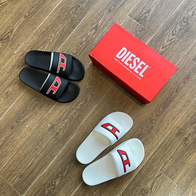 Takeer - Diesel slides available
.
Size 39-45
.
☎️.
📍kijitonyama near Blackwood apartments