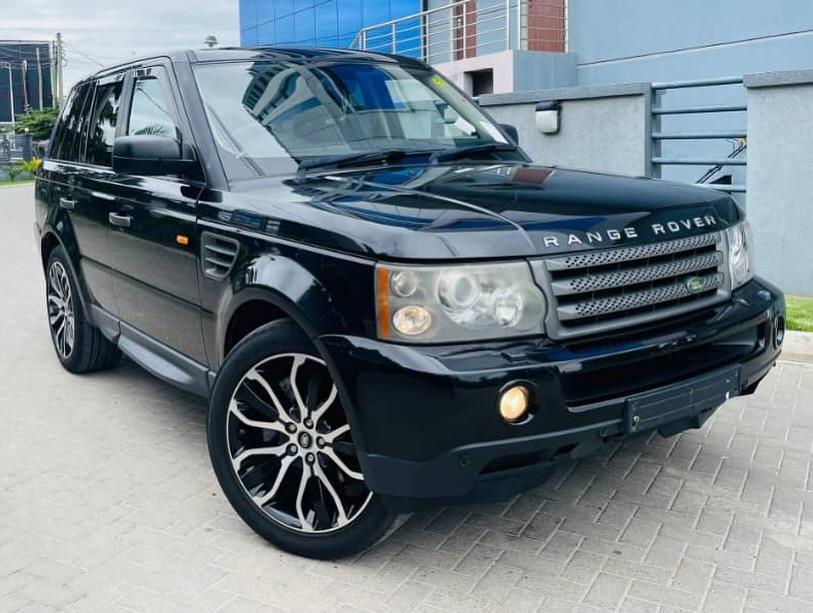 Takeer - •Bei/Price 43.5M🔥
•Contact •Range Rover Sport HSE🔥
•Year 2007
•Engine Cap...Cc 2.7
•Colour...Black Metallic
•Transmission...Automatic
•FueL Used....