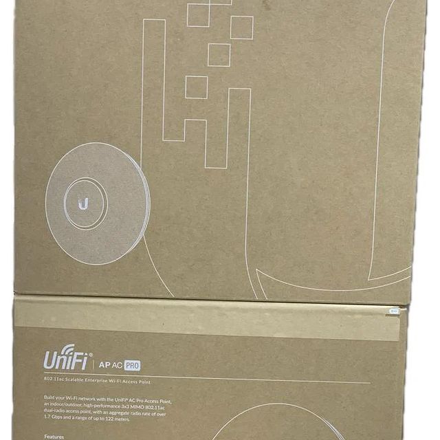 Takeer - UniFi AP AC Pro 

Features;

⏩️Indoor or outdoor installation
⏩️Simultaneous Dual-band 3*3 MIMO
⏩️5GHz band with Radio Rate of 1300 Mbps
⏩️2.4GHz B...