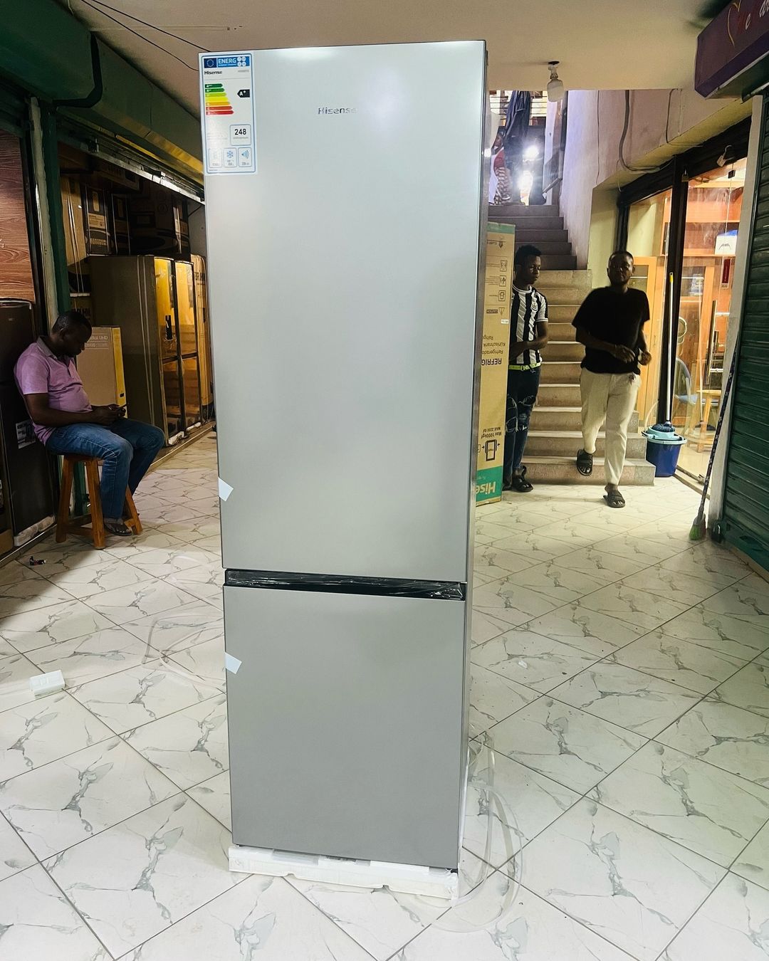 Takeer - OFFERS🔥 OFFERS🔥
HISENSE REFRIGERATOR H350BIT
•4 years warranty 
•Fridge &freezer
▪️Bei👉 970,000/-
•powerful compressor 
•264 litres 
•GREY
•Ener...