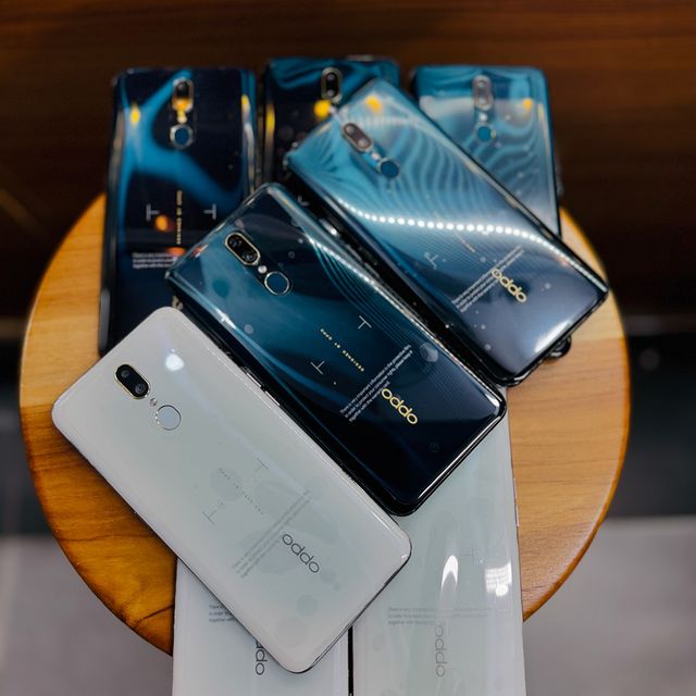 Takeer - ZIMESHUKA BEI!!!

OPPO F11
Storage: 256gb
Ram: 8
Battery 🔋:4020mAh
Camera🔥: 48MP
Laini mbili(2Sim cards)✅
Condition: used abroad clean 🧽

PRICE�...