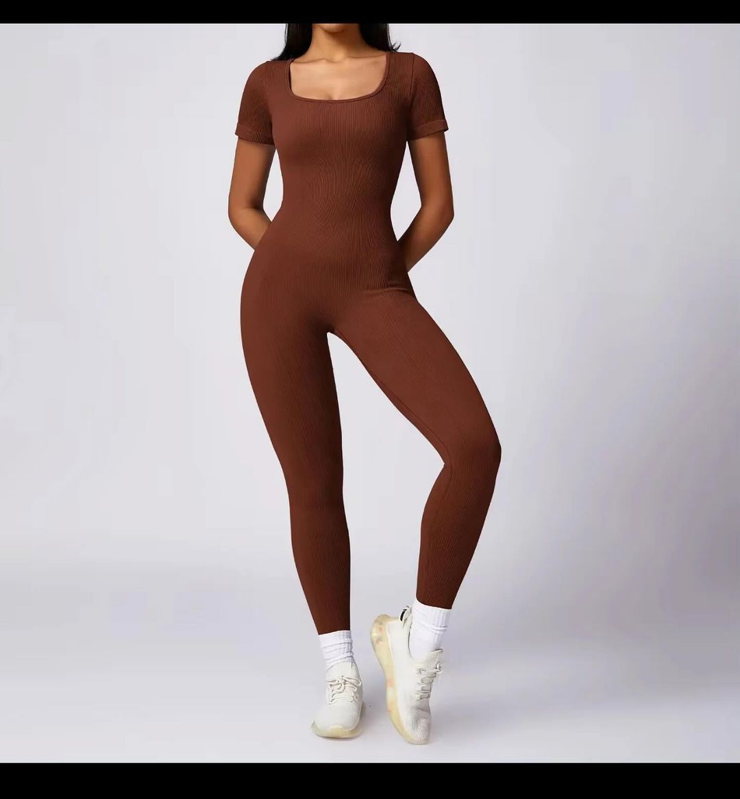 Takeer - Seamless jumpsuit 🛍️
Colour: BLACK AND BROWN
S_L/ 55000