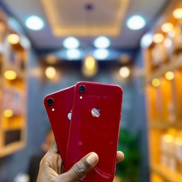 Takeer - Iphone XR 
Used DUBAI 
Storage 64gb  520,000/-
Storage 128gb 550,000/-
Tupigie simu namba Tupo Jengo la China Plaza Duka 112 Floor ya 1
No free del...