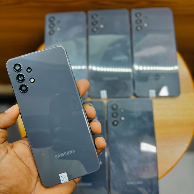 Takeer - Samsung A32 
Storage: 128gb 
Ram: 6

Bei💵: 330,000/= Tsh

Tupigie☎️: 