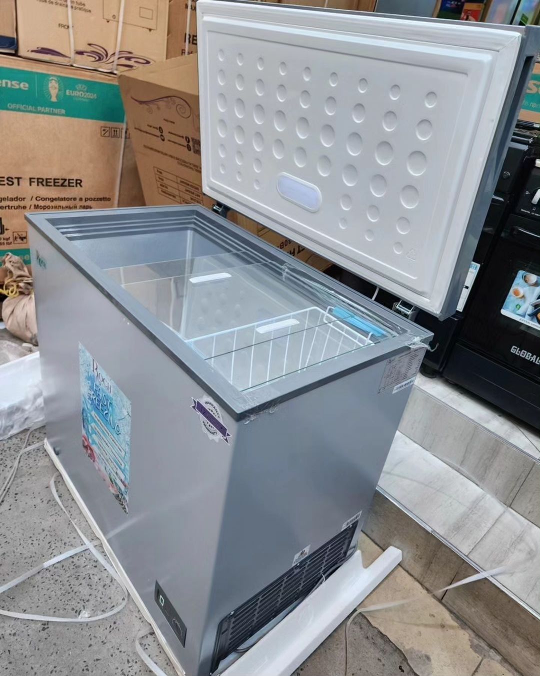 Takeer - Reposted  Offers 🔥
Brand: Roch
Model No:  RCF-230B-B
Product: Single Door Chest Freezer with VCM Door Panel
Capacity: 230 Litres
Price Tzs 750,000...