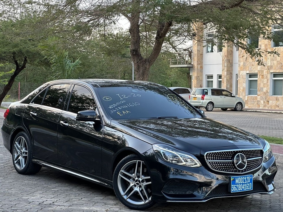 Takeer - •SOLD❌Bei/Price 39.5M🔥
•Contact •Mercedes Benz E-Class
•AMG sport package 
•Year: 2014
•Cc: 1790
•Fuel: Petrol
•Colour:  black metalic
•Mileage: 4...