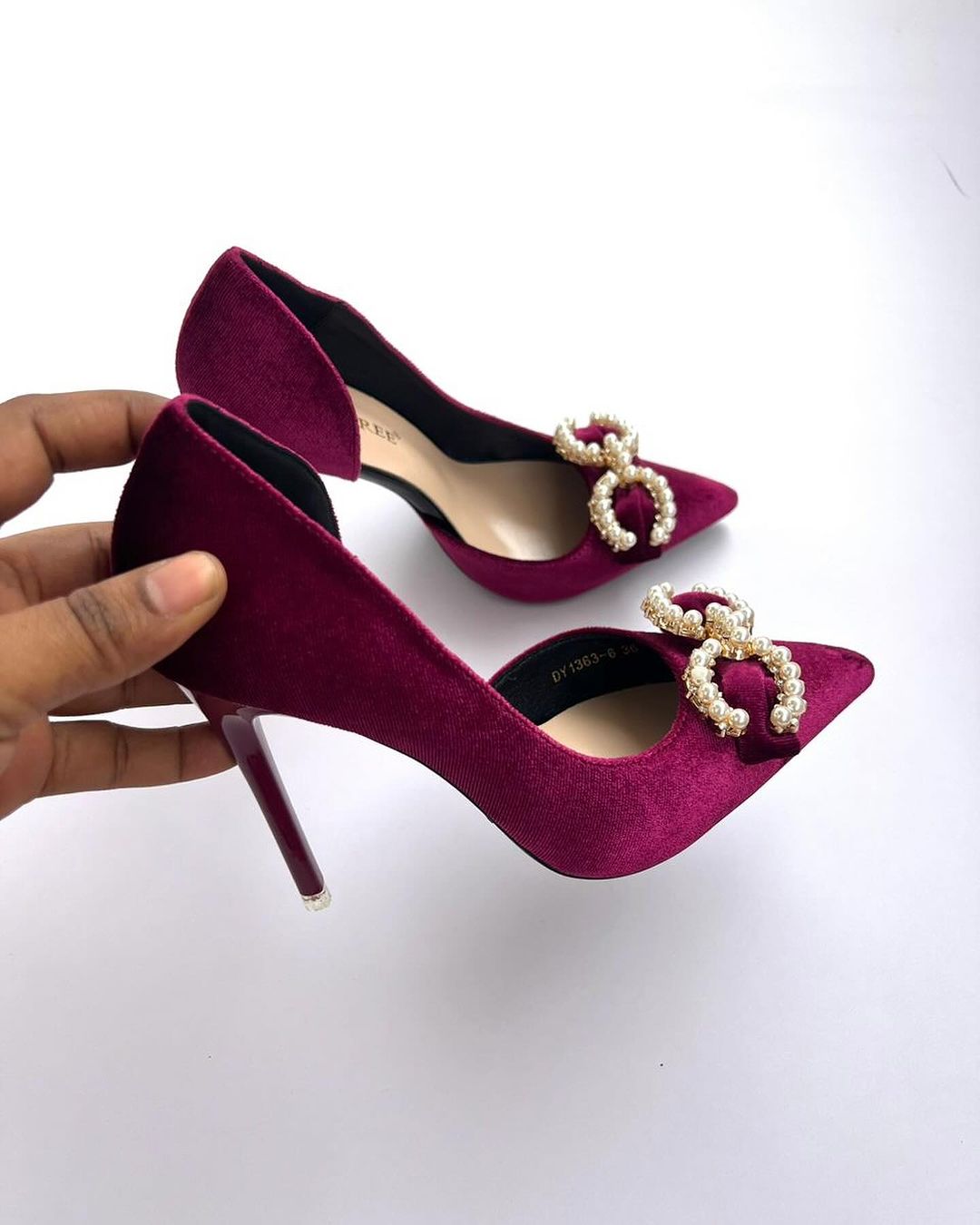 Takeer - Classy highheels✅
Mzigo wa moto kabisa upo dukani Tayari✅
Size:36,37,38,39,40,41,42
Bei:55000
Whatsapp/Call Call Tunapatikana kariakoo Mtaa wa Cong...