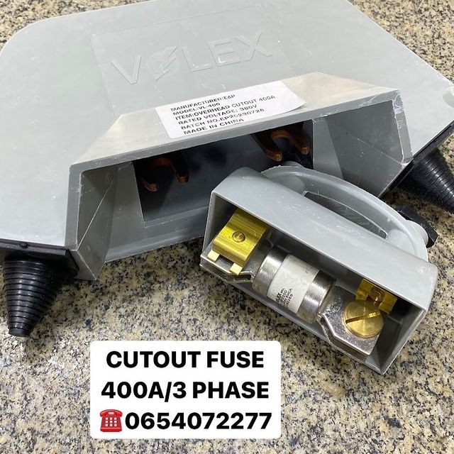 Takeer - CUT OUT FUSE
160A
250A
400A

TUPIGIE SIMU:WHATSAPP:
📍Tupo kkoo mtaa narung’ombe na gogo 
 
 
 
