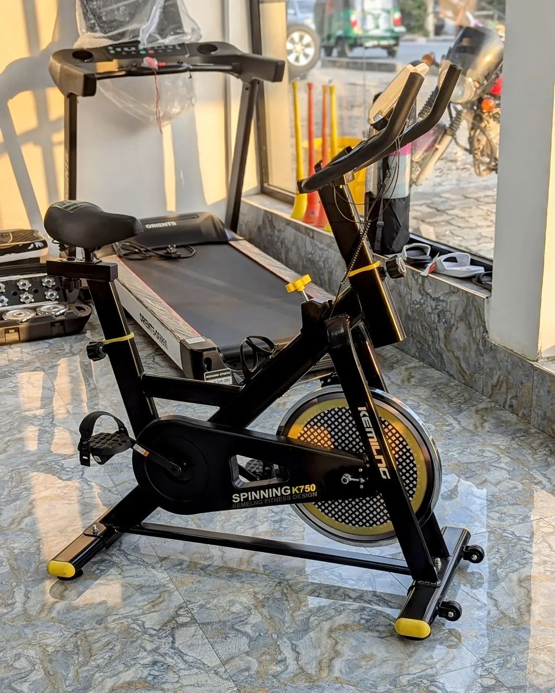 Takeer - SPINNING BIKE

Product specification
▪️Bearing capacity 150kg
▪️Display; time, speed, heart rate, distance, calories

Call/WhatsApp 

Delivery ✔️✔️🚚