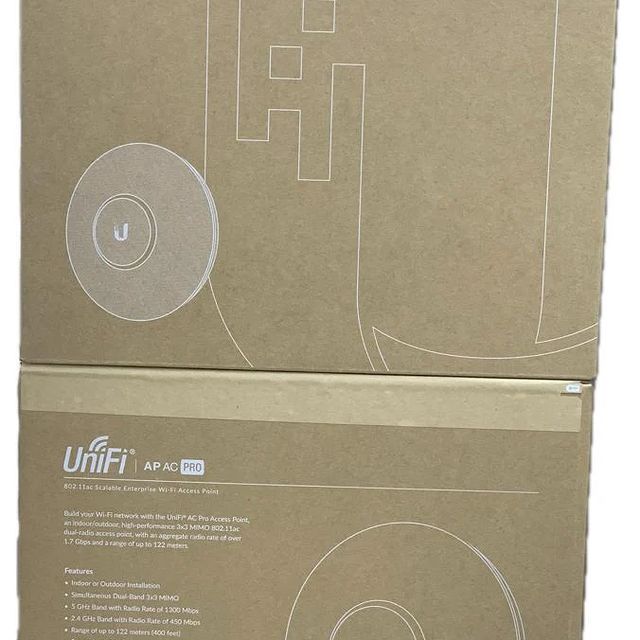 Takeer - UniFi AP AC Pro 

Features;

⏩️Indoor or outdoor installation
⏩️Simultaneous Dual-band 3*3 MIMO
⏩️5GHz band with Radio Rate of 1300 Mbps
⏩️2.4GHz B...