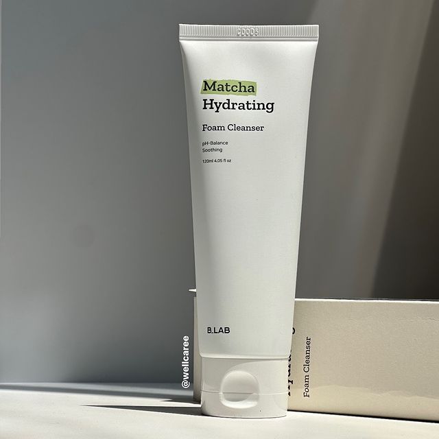 Takeer - Matcha 🍵 hydrating cleanser

Restore skin’s water-oil balance with this foam cleanser, which contains extracts from green tea and centella to soot...