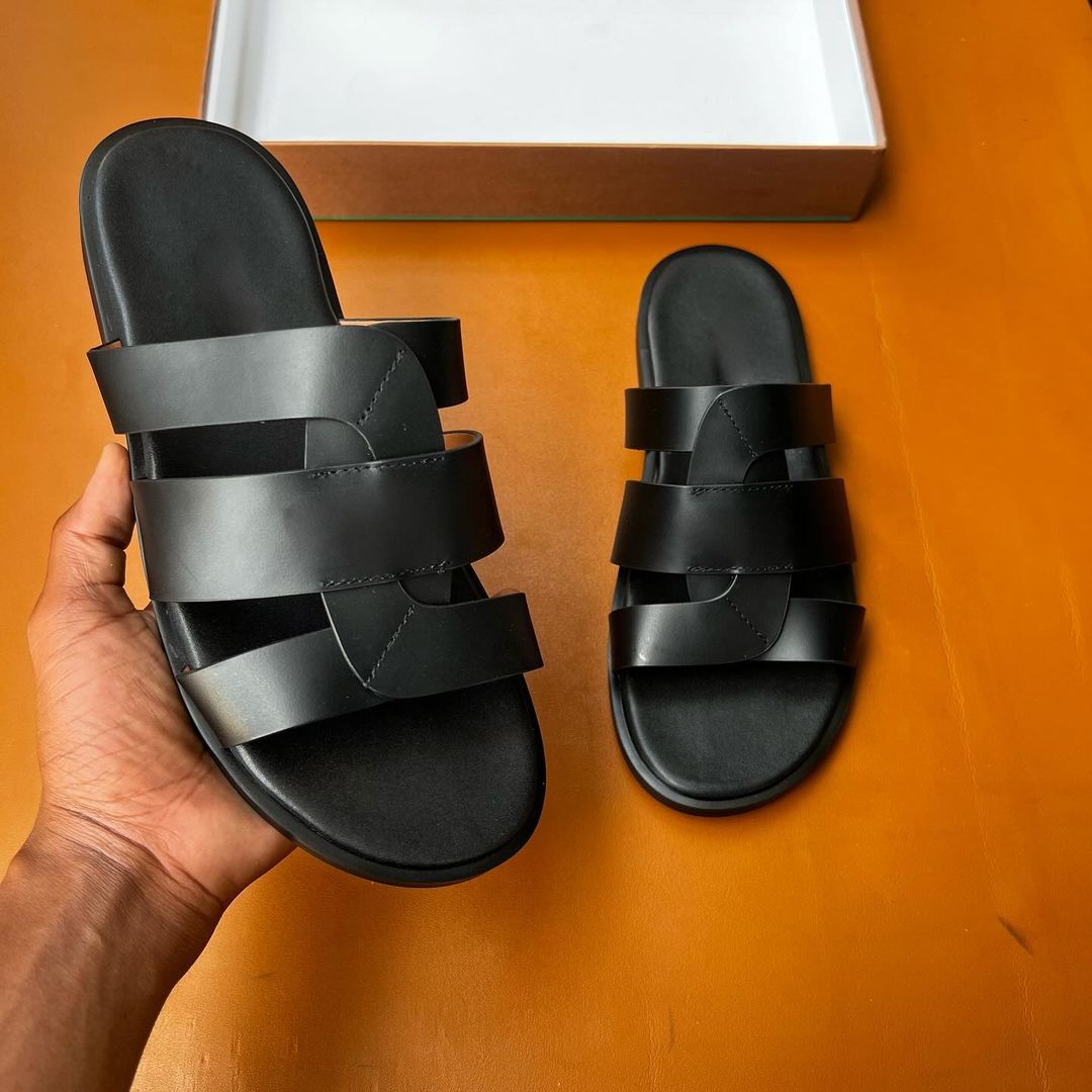 Takeer - ✅size 40- - - - - -46
✅Price Tsh 75,000
✅Unisex
✅🛍🎁📦
📍kariakoo congotower 📶2nd floor
☎️📲📞  ❌No free delivery 🚚🏍🛥