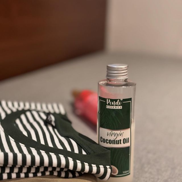 Takeer - PENDO ESSENCE VIRGIN COCONUT OIL 
Hatuna Mbambamba,,,Haya mafuta ni Cold/Virgin Coconut oil,,Hayajapita kwenye moto,,,

👌Tumezingatia Ubora na uhi...