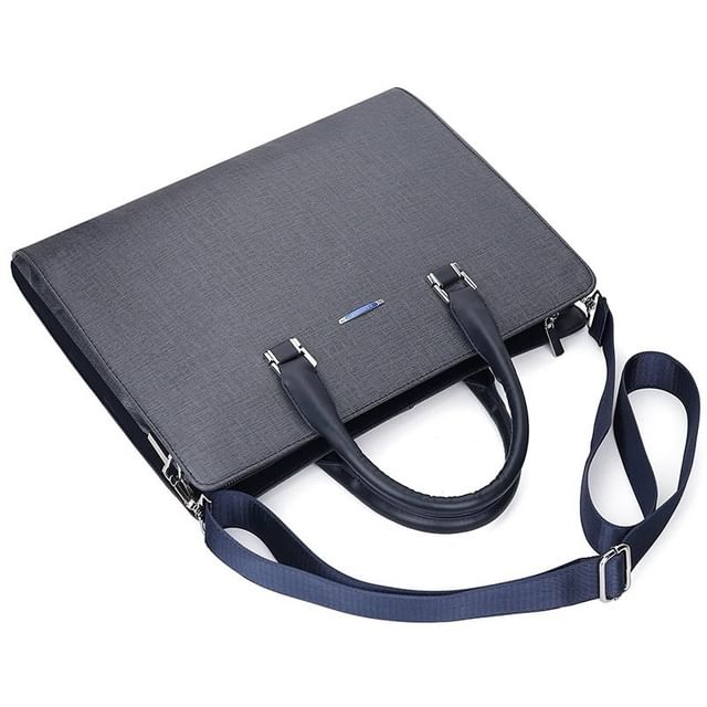 Takeer - Pu leather laptop handbag
Spacious and durable

Price:90,000/=Tshs

Call/watsap:
Location:Kinondon mwanamboka