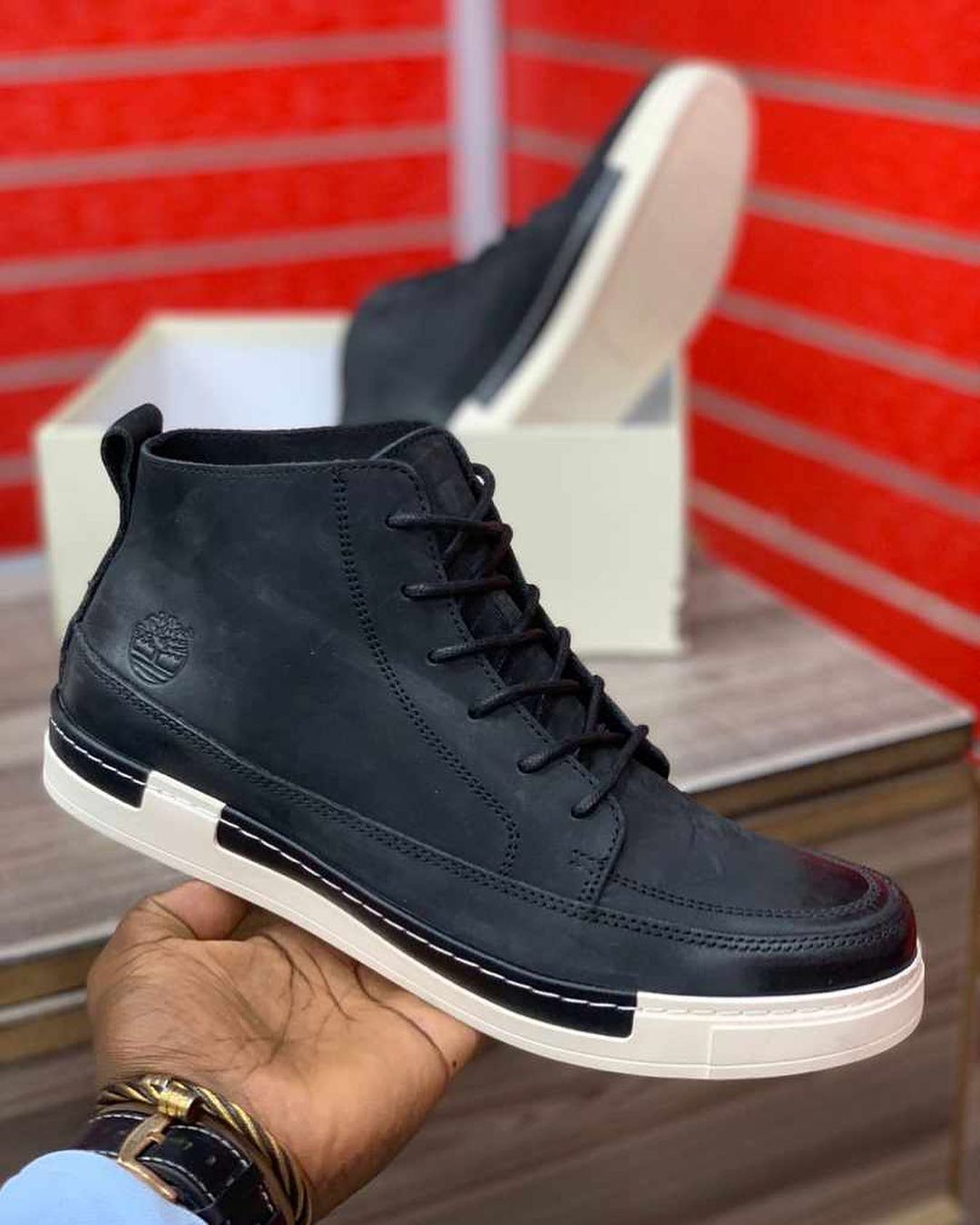 Takeer - Pure leather shoes

Available size 40/41/42/43/44/45

Tunatuma ndani na nje ya nchi kwa gharama nafuu 

Pia tunafanya delivery kwa dar es salam not...