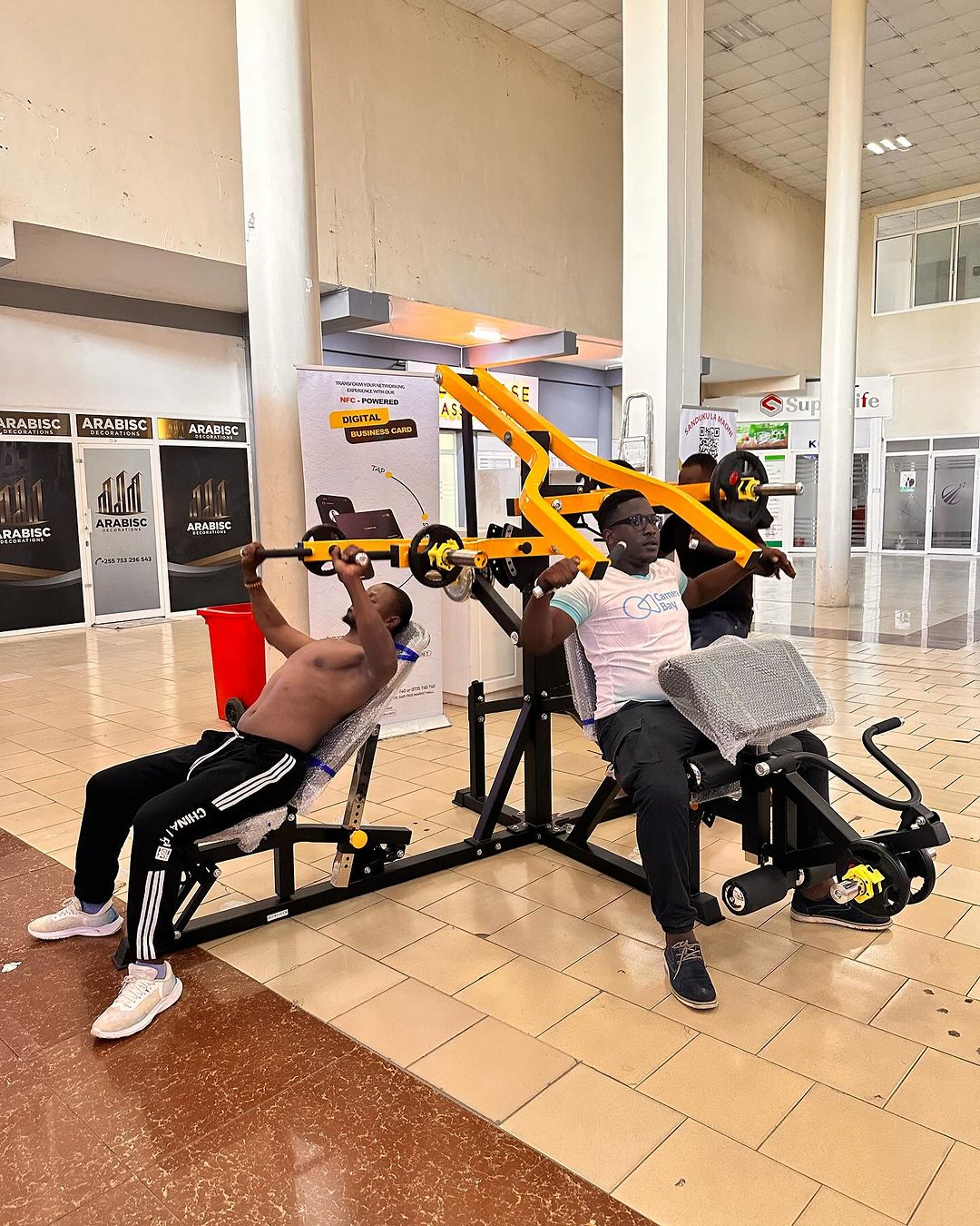 Takeer - HEAVY DUTY 4 station machine 🇹🇿
Special kwa GYM 
Full body workout 
Wanapiga zoezi watu 3 kwa mpigo 

Dar free market mall 

Tupo: DSM / ARUSHA /...