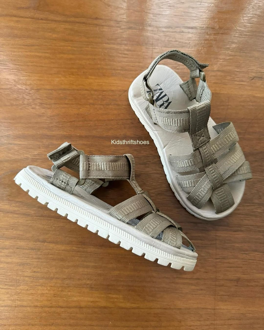 Takeer - Tsh 25,000 SOLD 🚫
Size 26
Please swipe ⬅️

Whatsapp :(link on bio)

🖋️Insta dm

📞Call:/(link on bio)