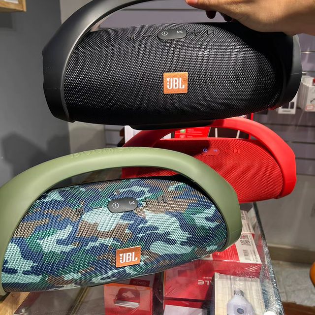 Takeer - Boom Box at shs 100000/=
••••••••••••••••••••••••••••
•Good quality Base and sound
•Bora zaidi kwa outdoor and camping 
•Available in Red , Black a...