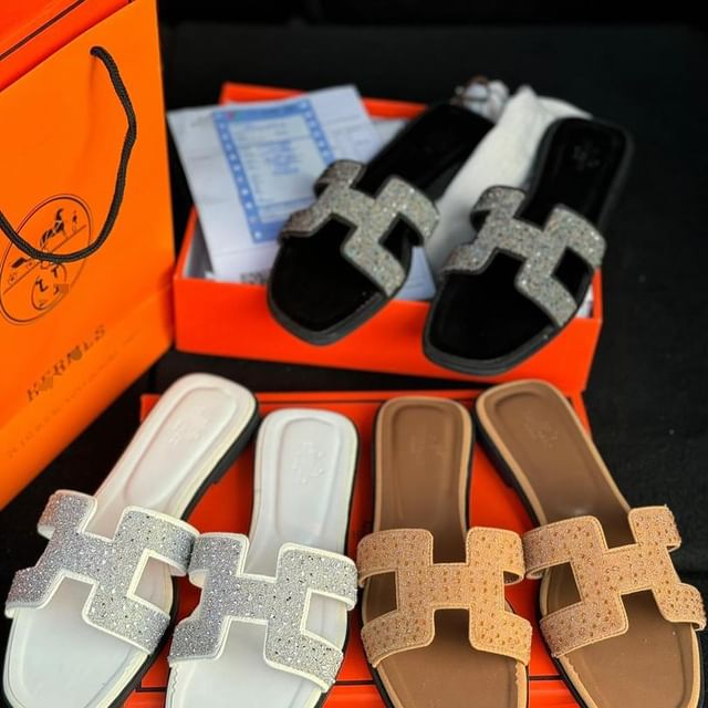 Takeer - High quality material sandals are available 
For 55,000/=
Full box 
All size available 

📍Mwenge, Dar es salam
📞