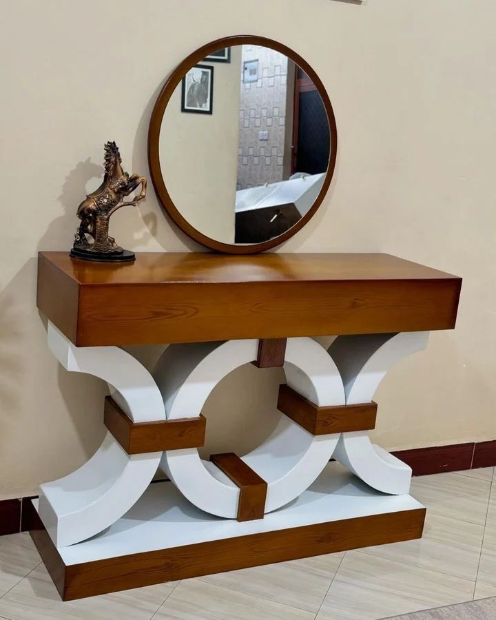 Takeer - Console table 😍 nzuri saana hii 
Material ya mbao ni mkongo na mvule 💯🪵🪵 
Bei = 350.000
Now Available Call 

Fika Dukani kwetu au Piga simu ule...