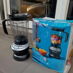 Takeer - Nurtibullet blender 

Watts 1000

Heavy duty 

Ice crush & smooth 

Jagi moja 

Bei 280,000

Call/ whats up 

 

