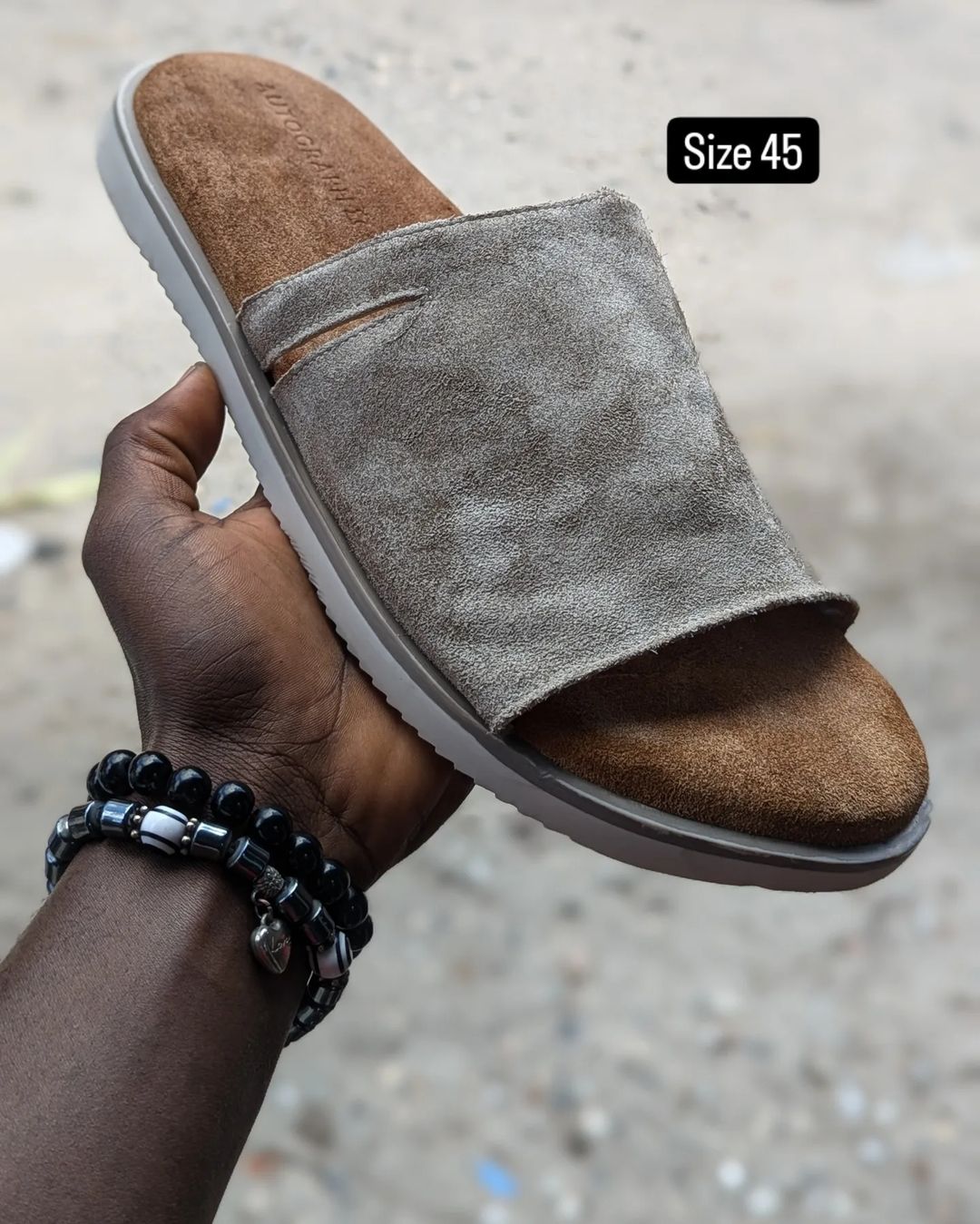 Takeer - Size 45  price 110,000. WhatsApp☎️  
📍KARUME ILALA ✅ AVAILABLE.  NO FREE DELVERY.  & WhatsApp    Follow 
