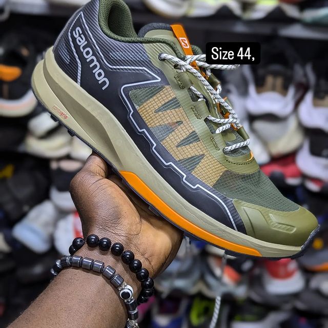 Takeer - Size  44  price 120,000. WhatsApp☎️  
📍KARUME ILALA ✅ AVAILABLE.  NO FREE DELVERY.  & WhatsApp    Follow 