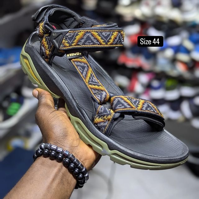 Takeer - Size 44  price 290,000. WhatsApp☎️  
📍KARUME ILALA ✅ AVAILABLE.  NO FREE DELVERY.  & WhatsApp    Follow 