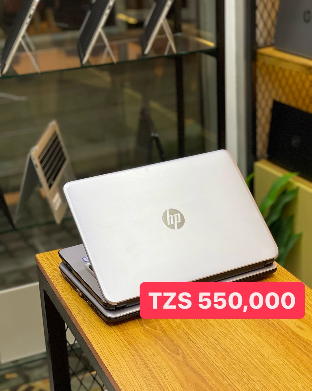 Takeer - - Intel Core i5 7850U 7th Generation 2.50Ghz 

- RAM: 8GB DDR3L 

- Storage: 500 GB HDD (Hard Disk Drive) 

- Display : 13”inch  1080p Display

TZS...