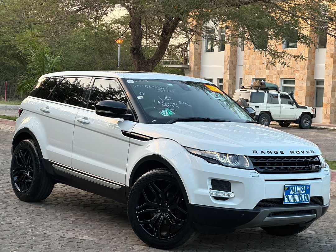 Takeer - •OFFER🔥Bei/Price 74M🔥
•Contact •RANGE ROVER EVOQUE
•Year 2013/15
•Cc 1990 
•Fuel Petrol
•Colour Pearl White
•Sunroof✅
•km 42,000 
•Leather seats
...