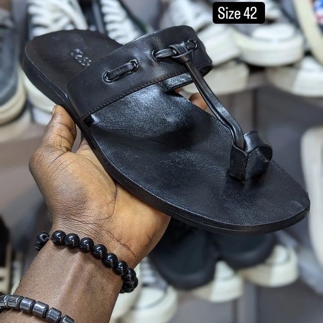 Takeer - Size 42  price 130,000. WhatsApp☎️  
📍KARUME ILALA ✅ AVAILABLE.  NO FREE DELVERY.  & WhatsApp    Follow 
