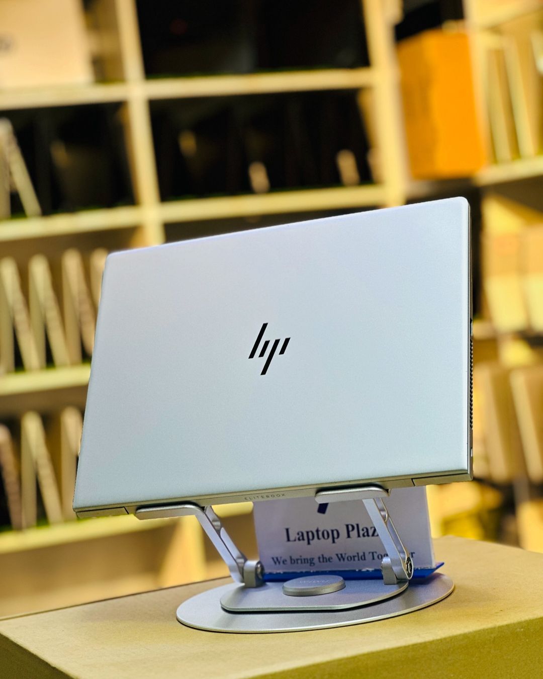 Takeer - HP ELITEBOOK 830 G5
Very slim and portable ✅
free bag 💼 

price 750,000
condition : refublish very clean ✅

brand : HP
model : elitebook 830 g5

p...