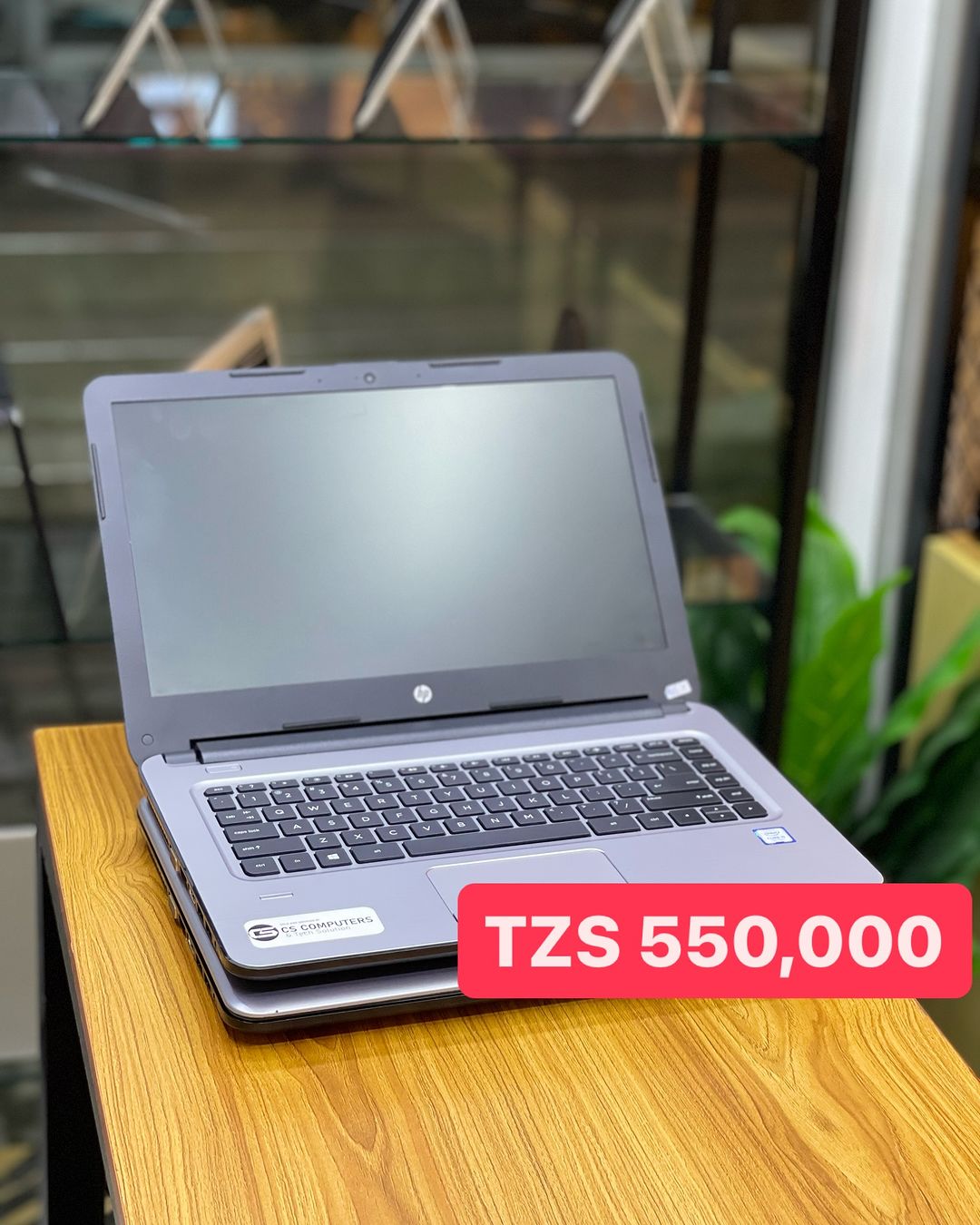 Takeer - - Intel Core i5 7850U 7th Generation 2.50Ghz 

- RAM: 8GB DDR3L 

- Storage: 500 GB HDD (Hard Disk Drive) 

- Display : 13”inch  1080p Display

TZS...