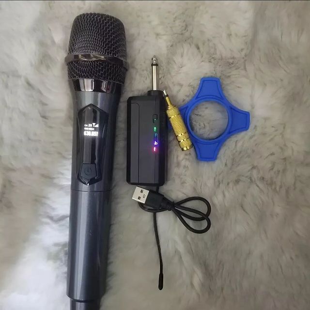 Takeer - single wireless microphone 
dynamic microphone 
tsh 75000
call 