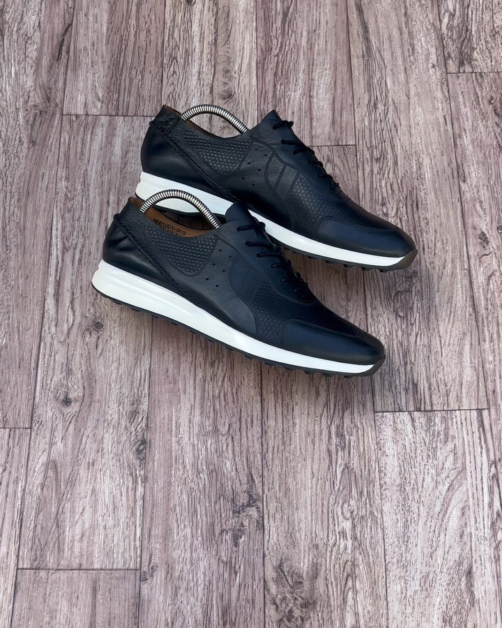 Takeer - Size 42uk8 pure genuine leather available  
Dm/call/text: