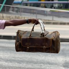 Takeer - Crazy horse leather Duffle bag with shoes amd laptop compartment available in brown and ciffee colour(RAHASCOLEATHER brand)

Price:350,000/=Tshs

C...