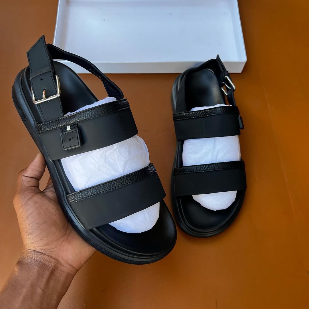 Takeer - ✅size 40- - - - - -45
✅Price Tsh 65,000
✅Unisex
✅🛍🎁📦
📍kariakoo congotower 📶2nd floor
☎️📲📞  ❌No free delivery 🚚🏍🛥