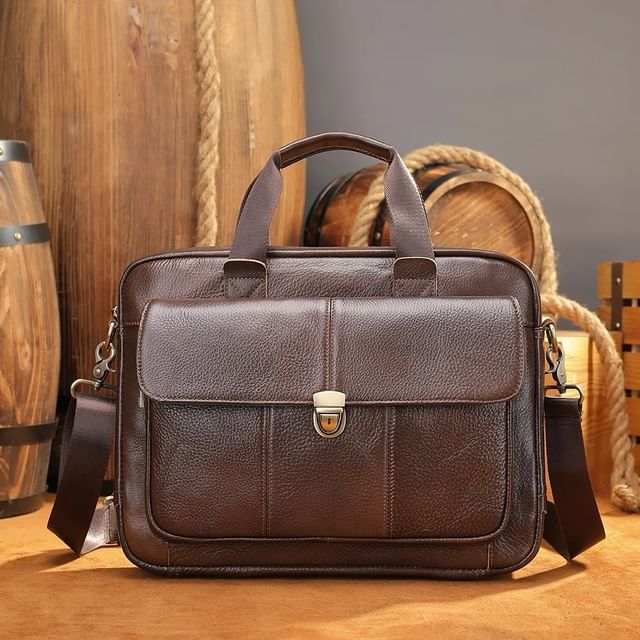 Takeer - Pure leather laptop bag

Price:120,000/=Tshs

Size:13”,14” and 12” laptop

Call:
Location:Kinondon mwanamboka